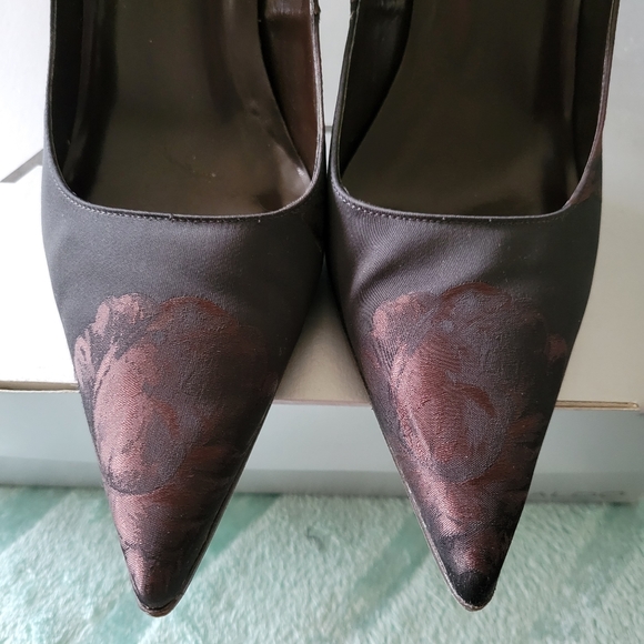Vintage Aldo Size 39EU (Size 8 USA) Black Satin 4" Heels W/Copper Floral Print - Picture 5 of 9